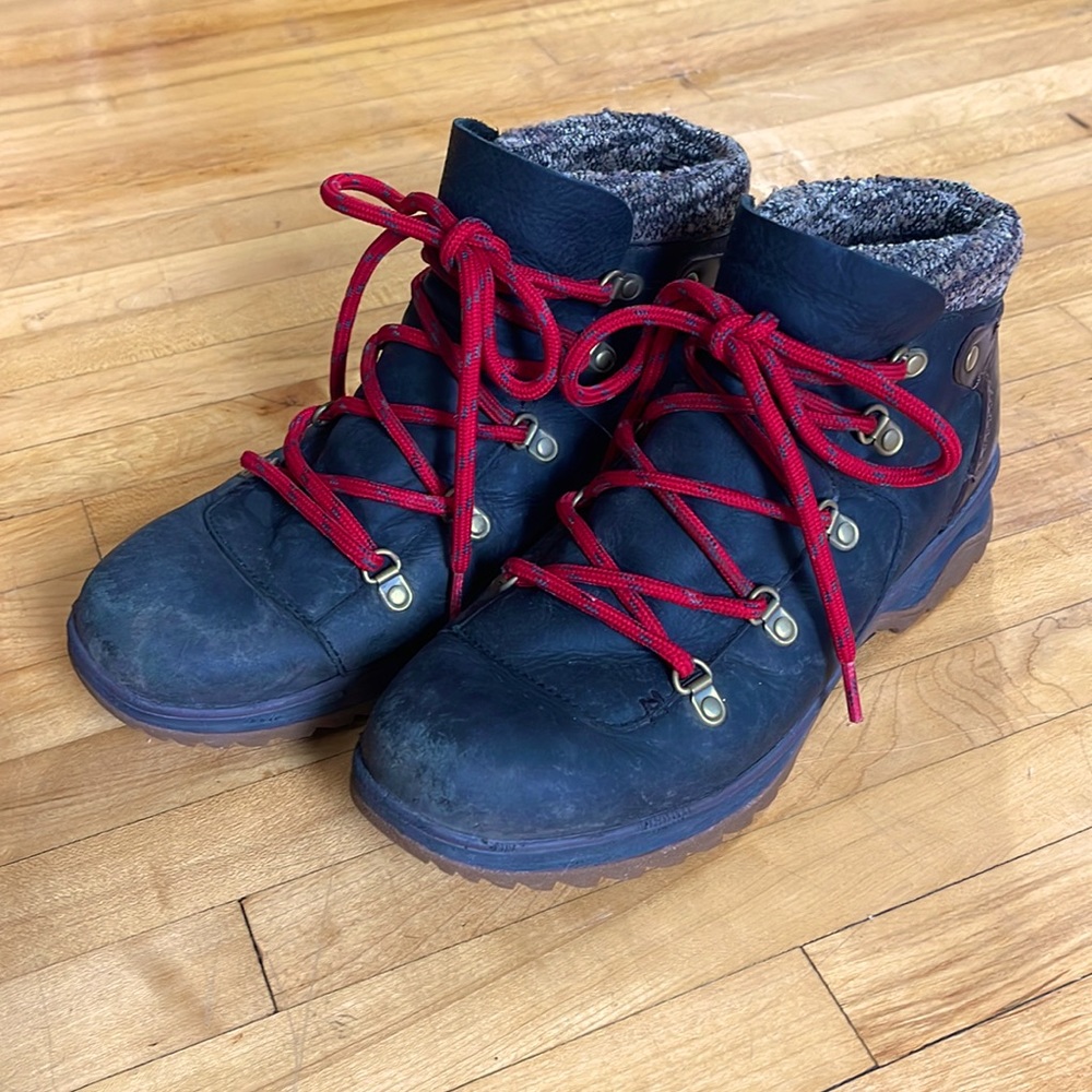 Merrill Women’s Leather Hiking Boots